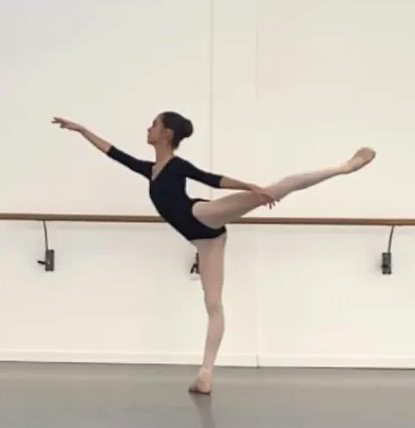 SOUPET_Cle_o_-_Provide_an_arabesque_photo_-_copie.jpg