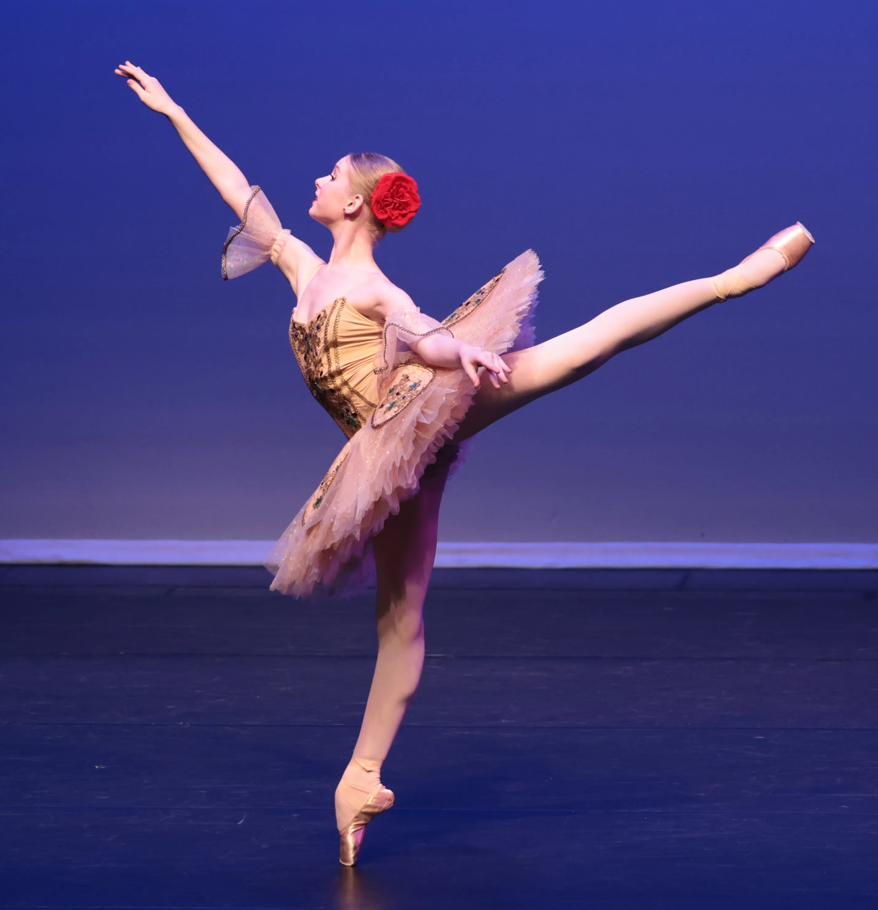8938-149-CHLOE_HELIMETS-VARIATION_FROM_PAQUITA-Front_of_Stage-ADC_IBC_SFO_2023.jpeg_-_copie.jpg