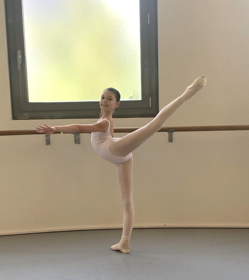 FREDIANI_Lily_-_Provide_an_arabesque_photo.jpg