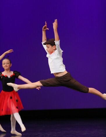 BU_LIK_Martin_-_Provide_an_arabesque_photo.jpeg