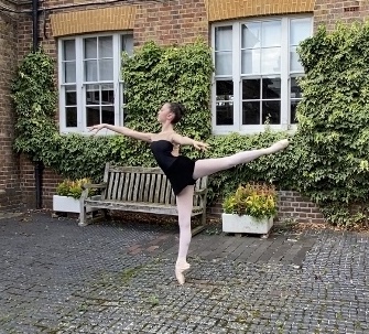 ROSAY_Emma_-_Provide_an_arabesque_photo.jpeg