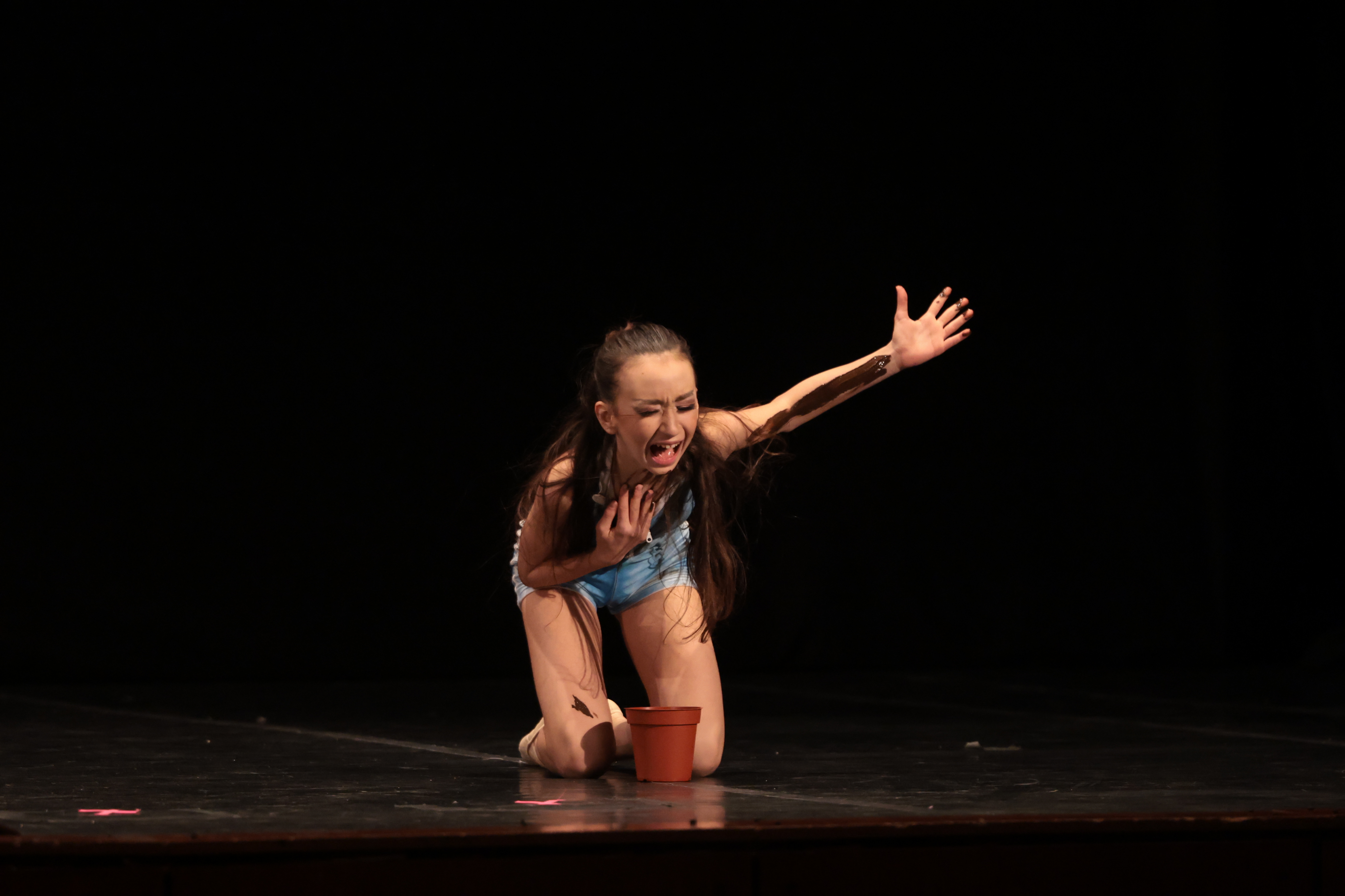 fs4276-159-Ela_Kayabay-Earthand_Birth-Front_of_Stage-YGP_ITALY_2023.JPG