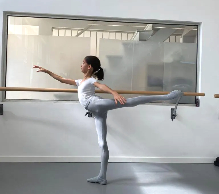 RANDRIANASOLO_Alce_e_-_Provide_an_arabesque_photo_-_copie.jpg