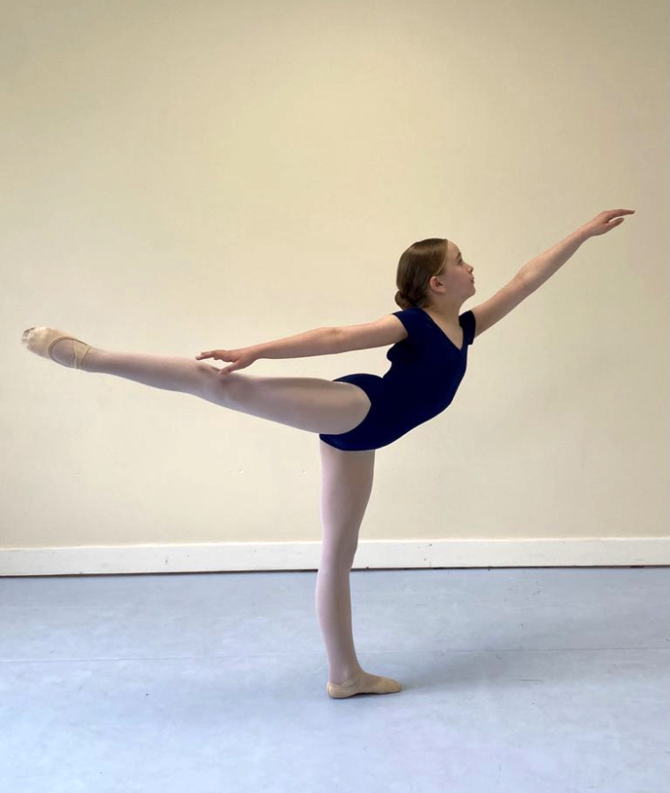 KIDD_Amelie_-_Provide_an_arabesque_photo.jpg