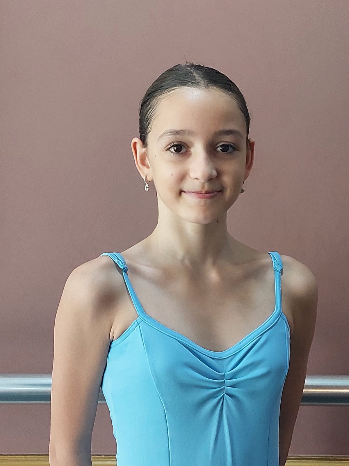Güneş Güçlü portrait