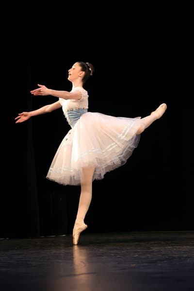 Elisa DEBISE — Classical dancer, France
