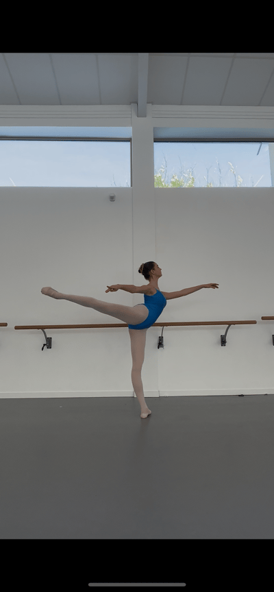 Neila Le bourlout — Classical dancer