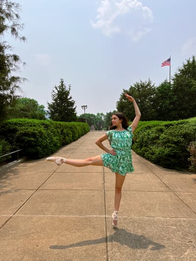 Nadia Cerdas — Classical dancer