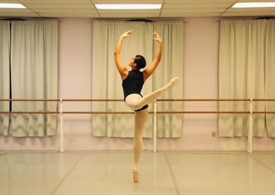 Elizabeth Hrushowy — Classical dancer, France