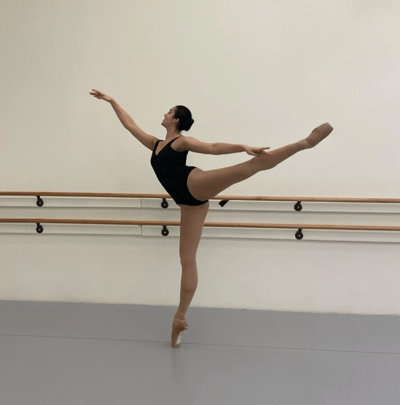Elizabeth Hrushowy — Classical dancer, France