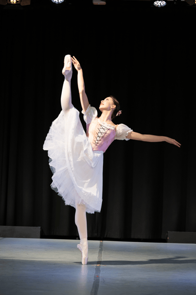 Nina-Sofia Kratz — Classical dancer