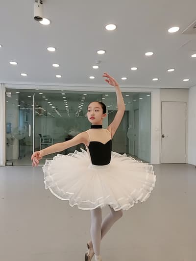 HAEL AN — Contemporary dancer, South Korea