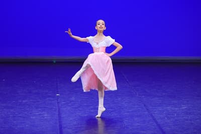 Diana Bobrov — Classical dancer, France