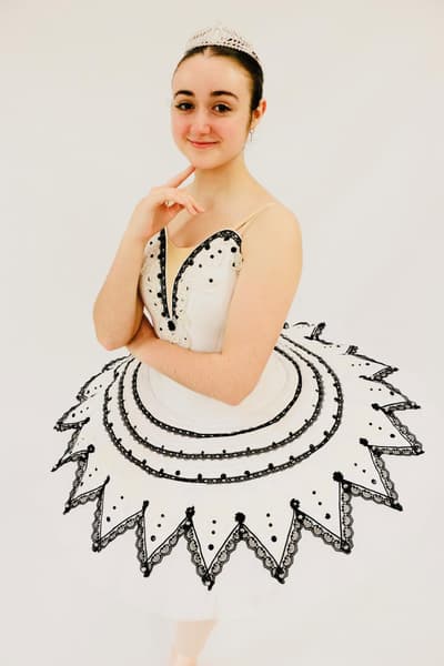 Manon Roux — Neoclassical dancer, France