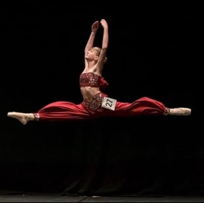 Viola Vaghi — Classical dancer