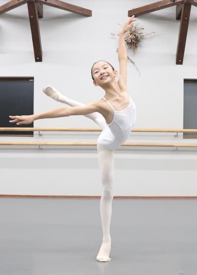 sara miyamura — dancer, Japan
