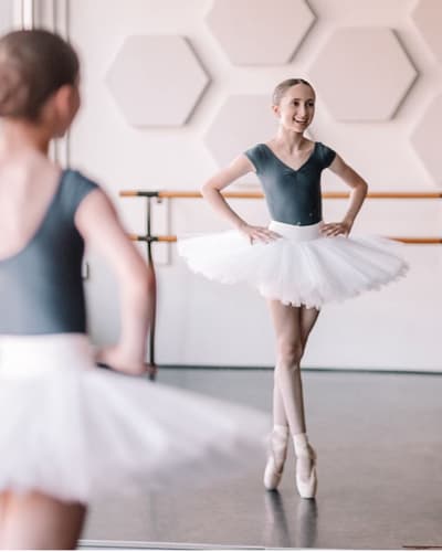 Luna Phelps — Classical dancer