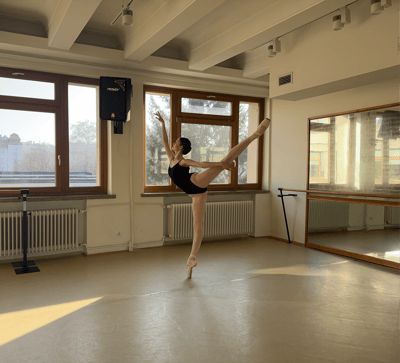 Sarah Kusek — Classical dancer, Poland