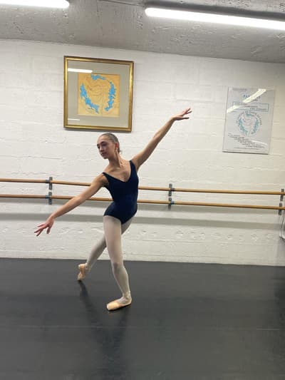 Kyra Debs — Classical dancer
