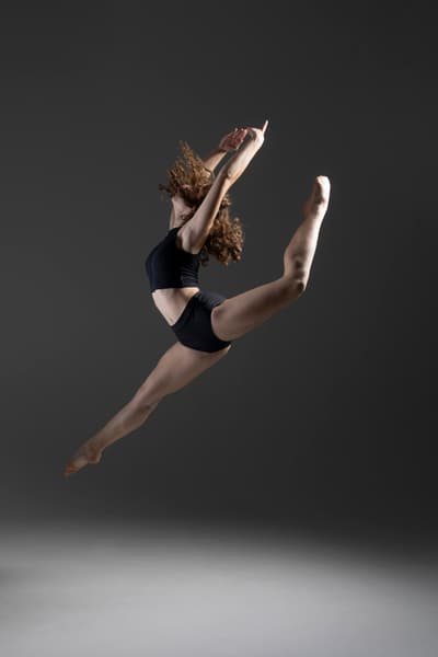 Violeta Fernandez Vilà — Neoclassical dancer, Spain