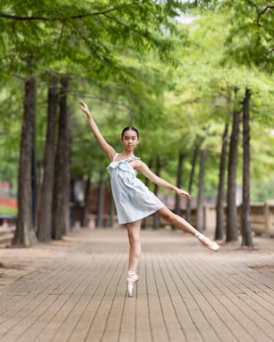 Mona Lisa Chen — Classical dancer, United States