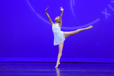Mona Lisa Chen — Classical dancer, United States