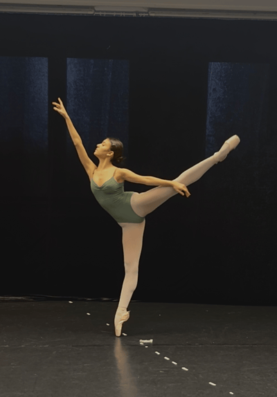Ela Özcan — dancer