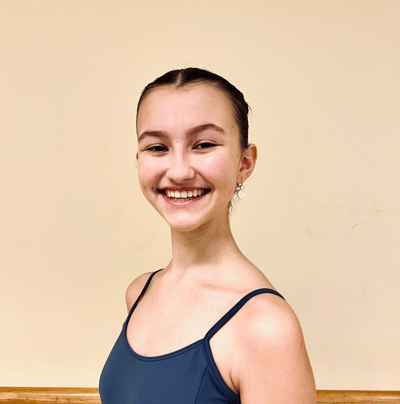 Chloé Akhtarzand — Classical dancer