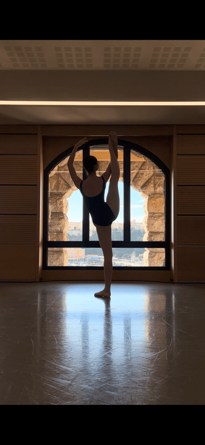 Esther Sorba canu — Classical dancer, France