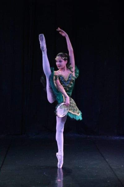 Linda Magnanelli — Classical dancer