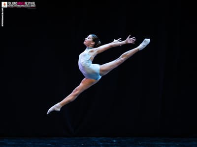 Linda Magnanelli — Classical dancer