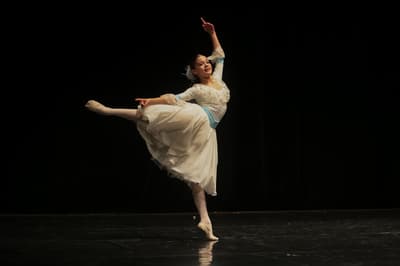 Linda Magnanelli — Classical dancer