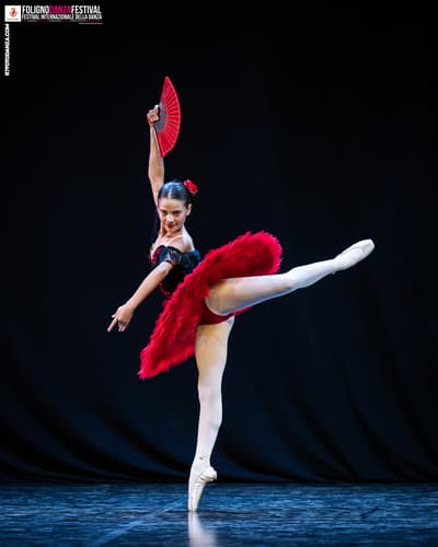 Linda Magnanelli — Classical dancer