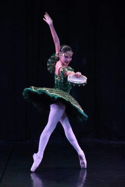 Linda Magnanelli — Classical dancer