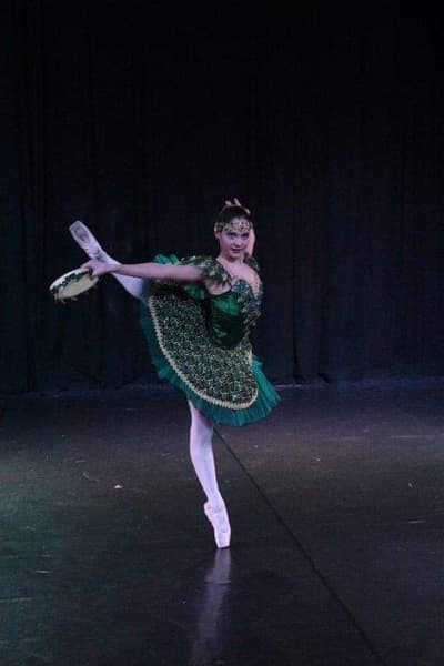 Linda Magnanelli — Classical dancer