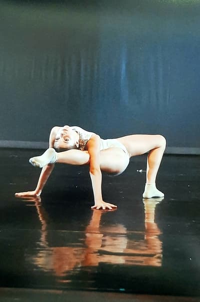 Linda Magnanelli — Classical dancer