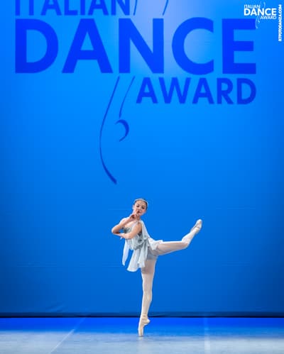 Linda Magnanelli — Classical dancer