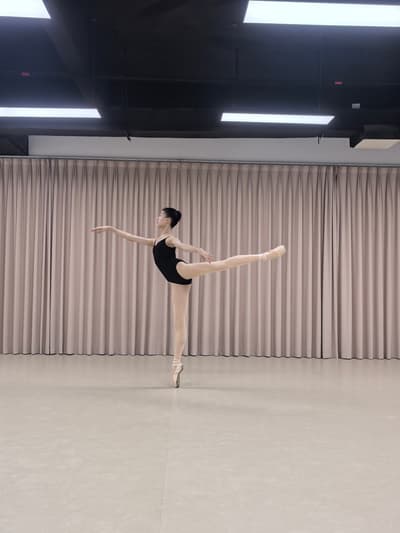 Baoen HE — dancer, China