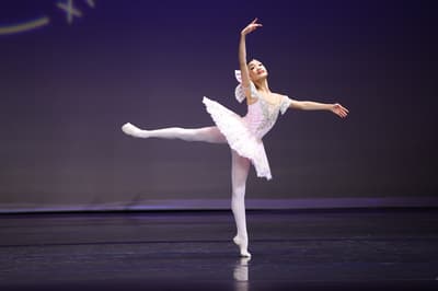 Juliana Kuang — Contemporary dancer, United States