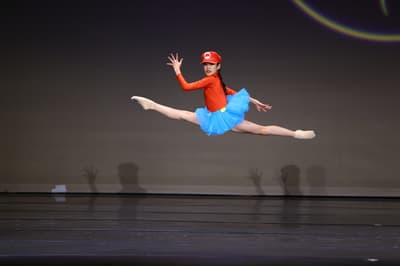 Juliana Kuang — Contemporary dancer, United States