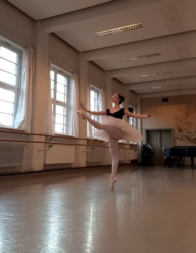 Beatrice Carmans — Classical dancer