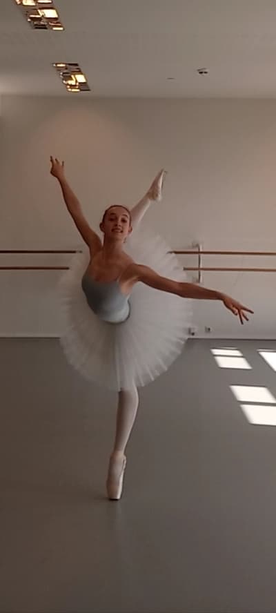 Beatrice Carmans — Classical dancer