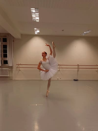 Beatrice Carmans — Classical dancer