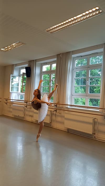 Beatrice Carmans — Classical dancer