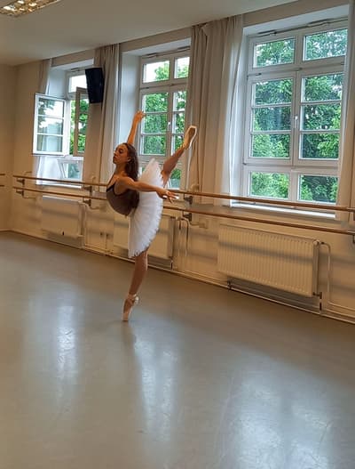 Beatrice Carmans — Classical dancer