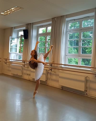 Beatrice Carmans — Classical dancer
