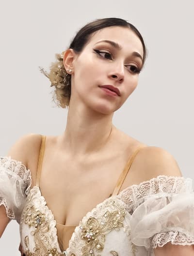 Nina Delfino — Classical dancer, Brazil