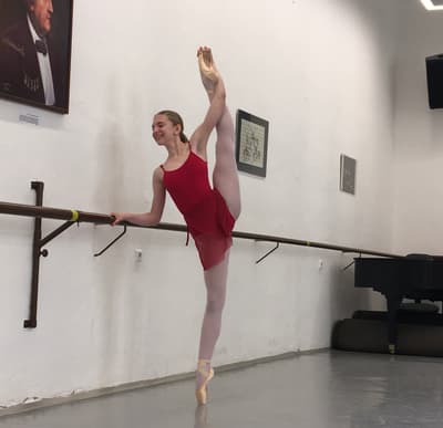 Ela Zemanova — Classical dancer
