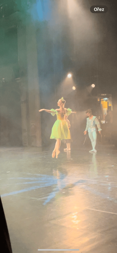 Ela Zemanova — Classical dancer