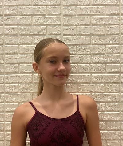 Olivia Kalinichenko Djouloukhadze — Classical dancer, Spain